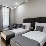A Golden Star Modern Luxury And * 부다페스트