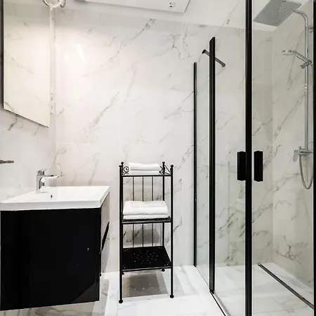 A Golden Star Modern Luxury And Apartment *