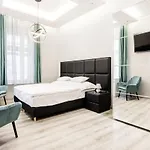 A Golden Star Modern Luxury And * Budapest