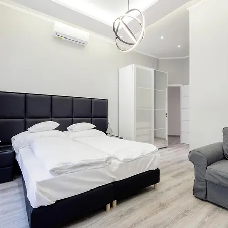 A Golden Star Modern Luxury And Apartment Budapest