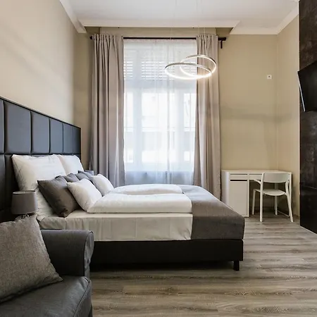 A Golden Star Modern Luxury And Budapeşte