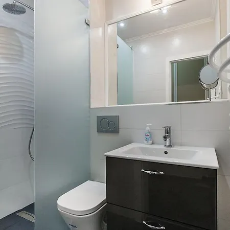 A Golden Star Modern Luxury And Daire *