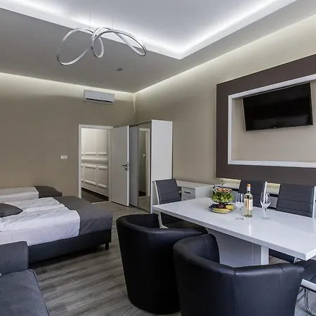 A Golden Star Modern Luxury And * Budapeşte