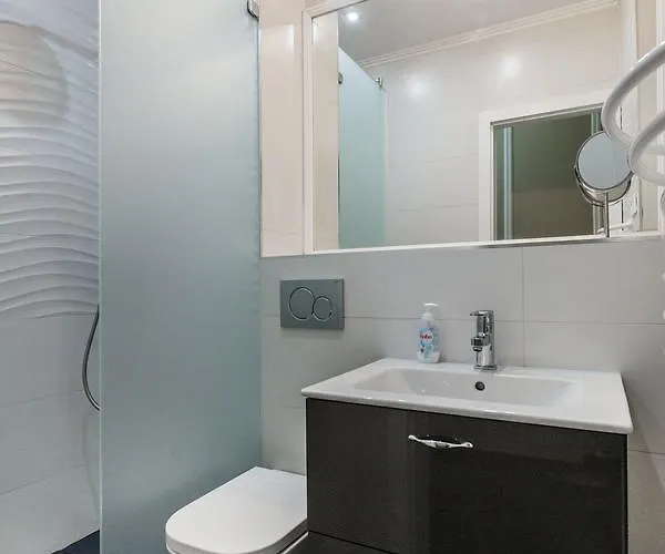 A Golden Star Modern Luxury And Apartament *