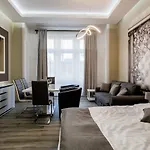 A Golden Star Modern Luxury And דירה *