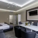 A Golden Star Modern Luxury And * בודפשט